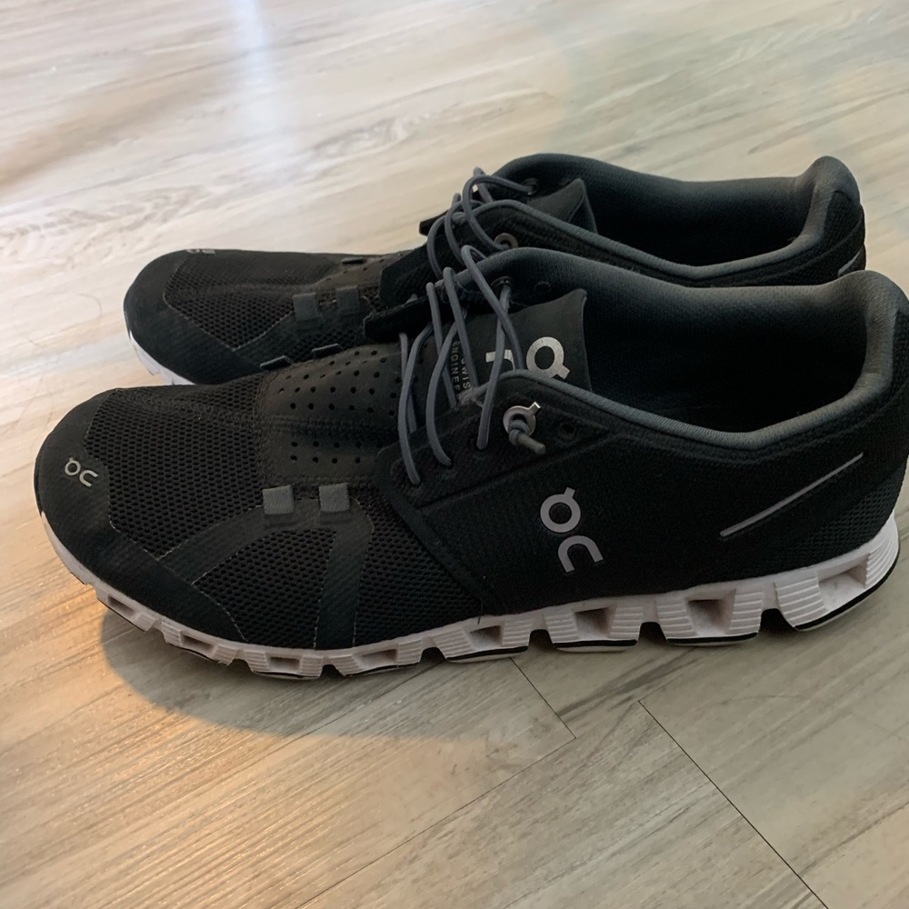 ON Running Cloud Shoe Black Women’s 9.5